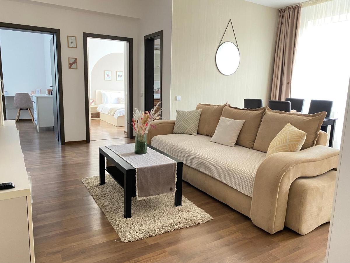 Wanderlust Home Cream, Rasnov Apt For 4, Wifi And Free Parking Exterior foto