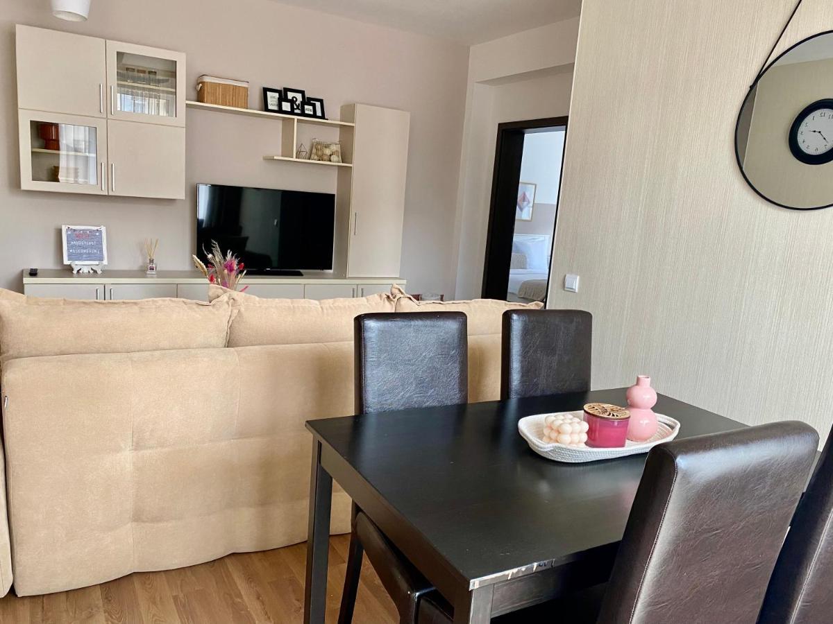 Wanderlust Home Cream, Rasnov Apt For 4, Wifi And Free Parking Exterior foto