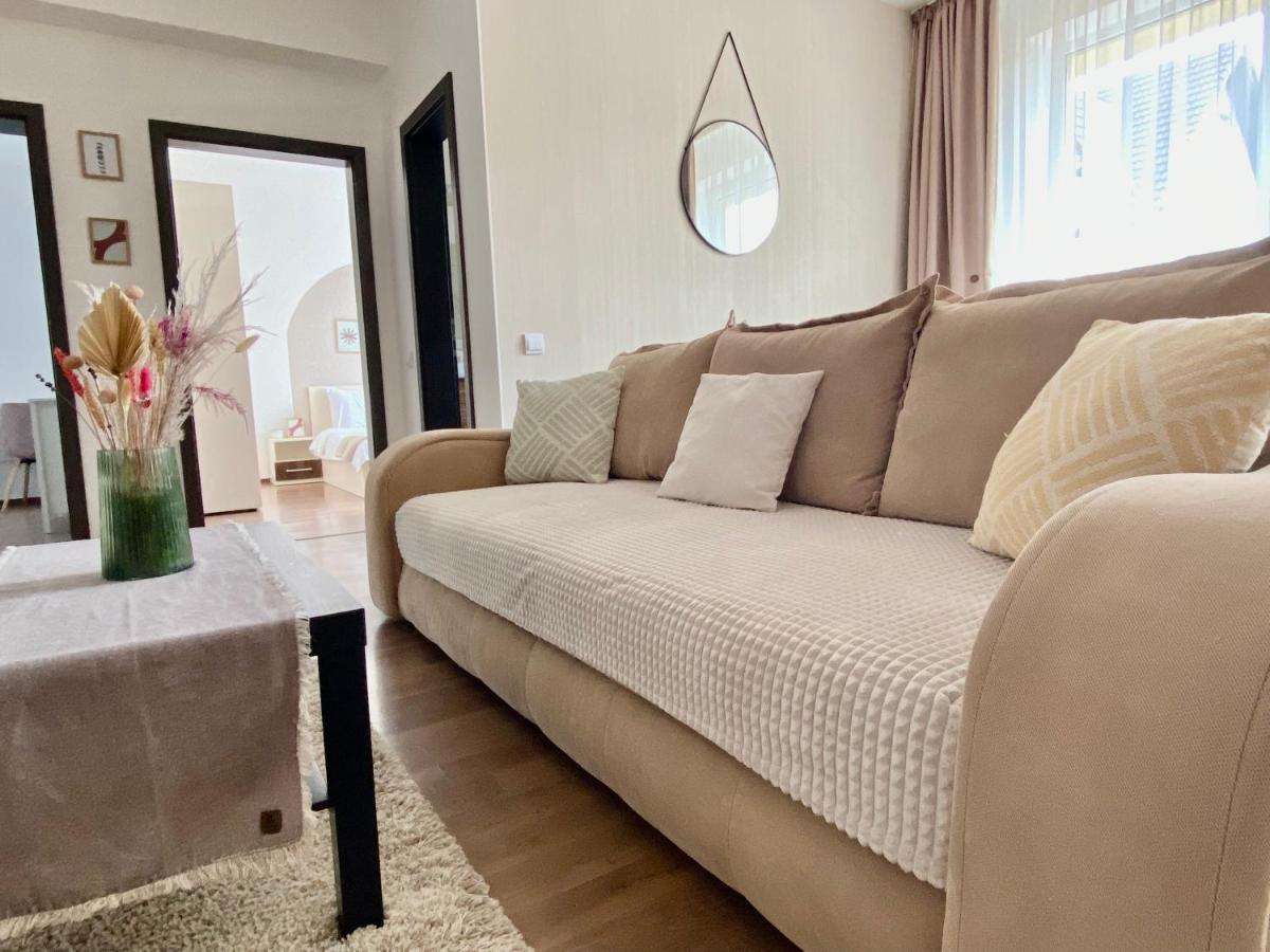 Wanderlust Home Cream, Rasnov Apt For 4, Wifi And Free Parking Exterior foto