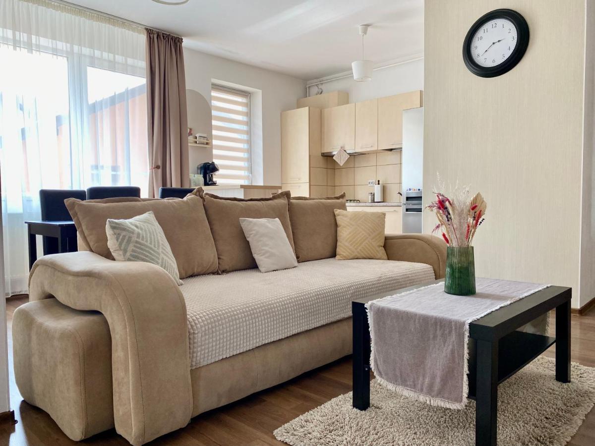 Wanderlust Home Cream, Rasnov Apt For 4, Wifi And Free Parking Exterior foto
