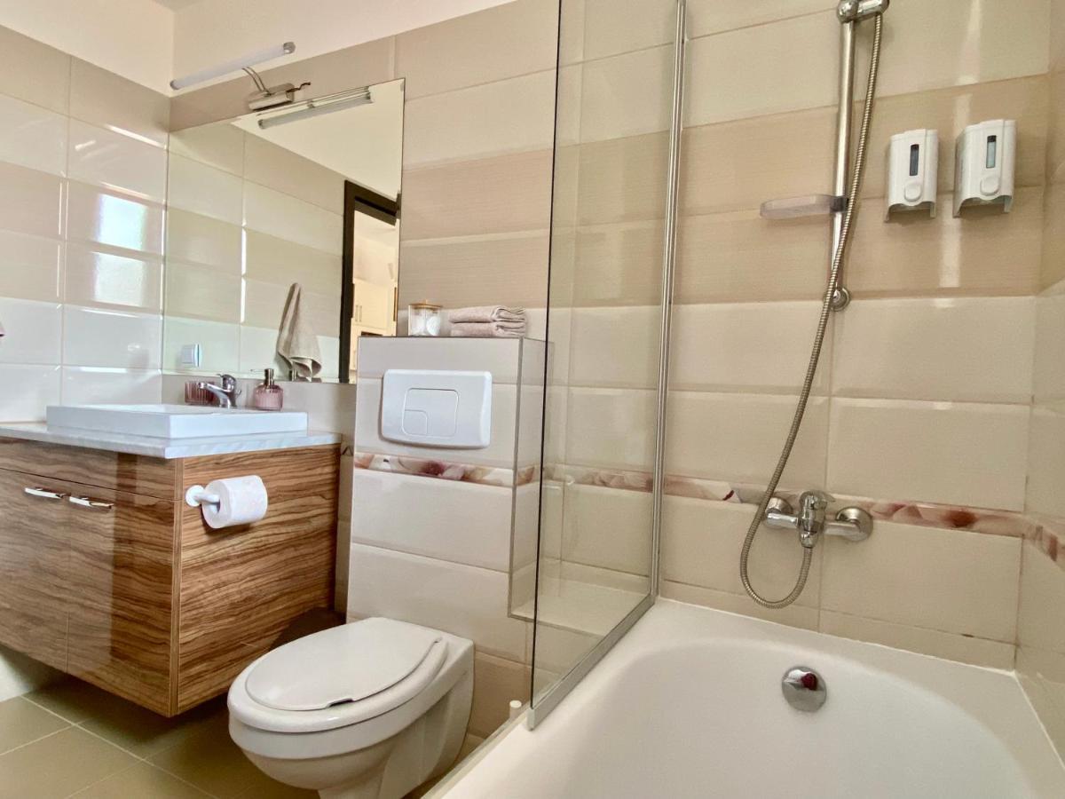 Wanderlust Home Cream, Rasnov Apt For 4, Wifi And Free Parking Exterior foto