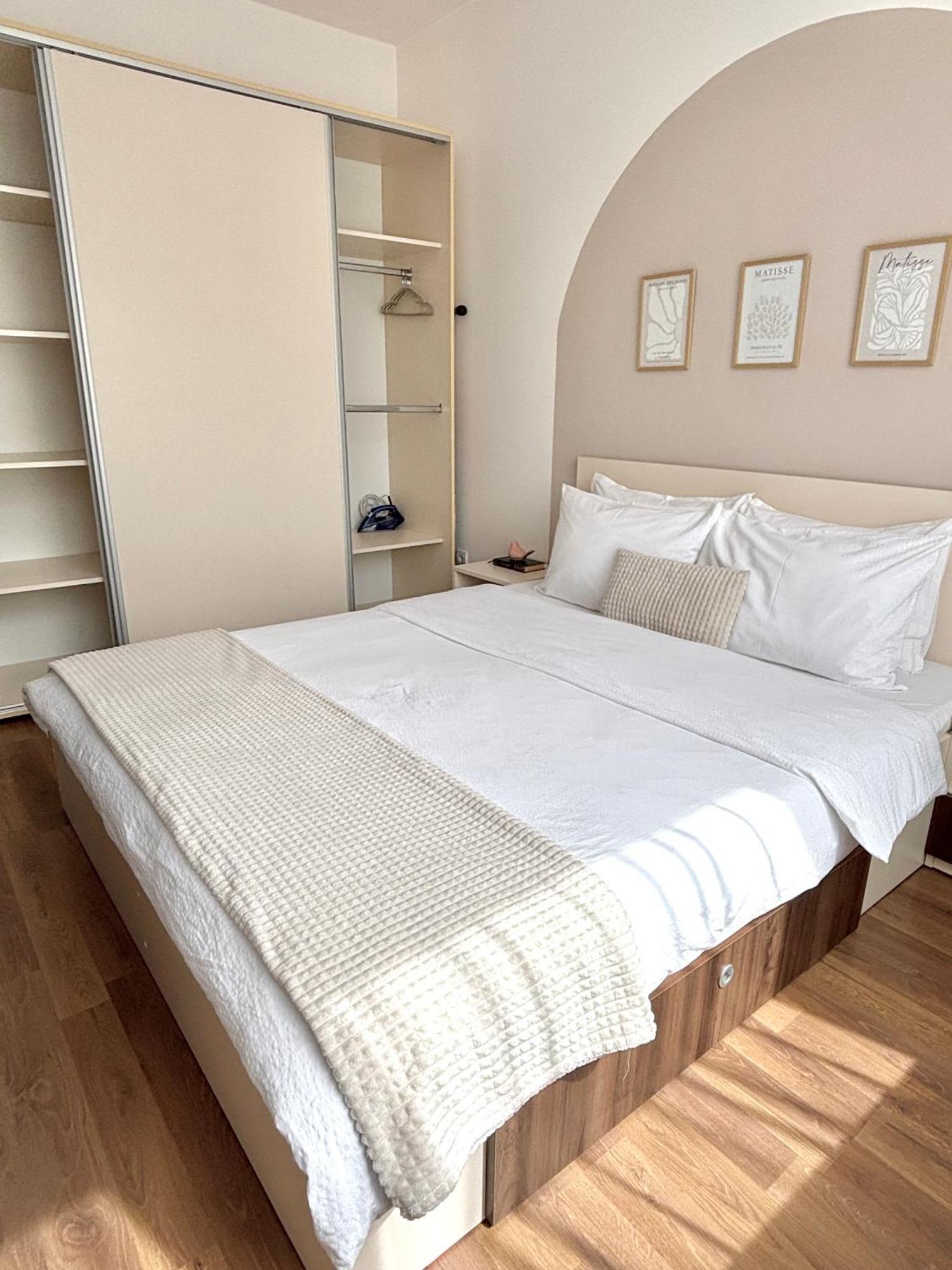 Wanderlust Home Cream, Rasnov Apt For 4, Wifi And Free Parking Exterior foto