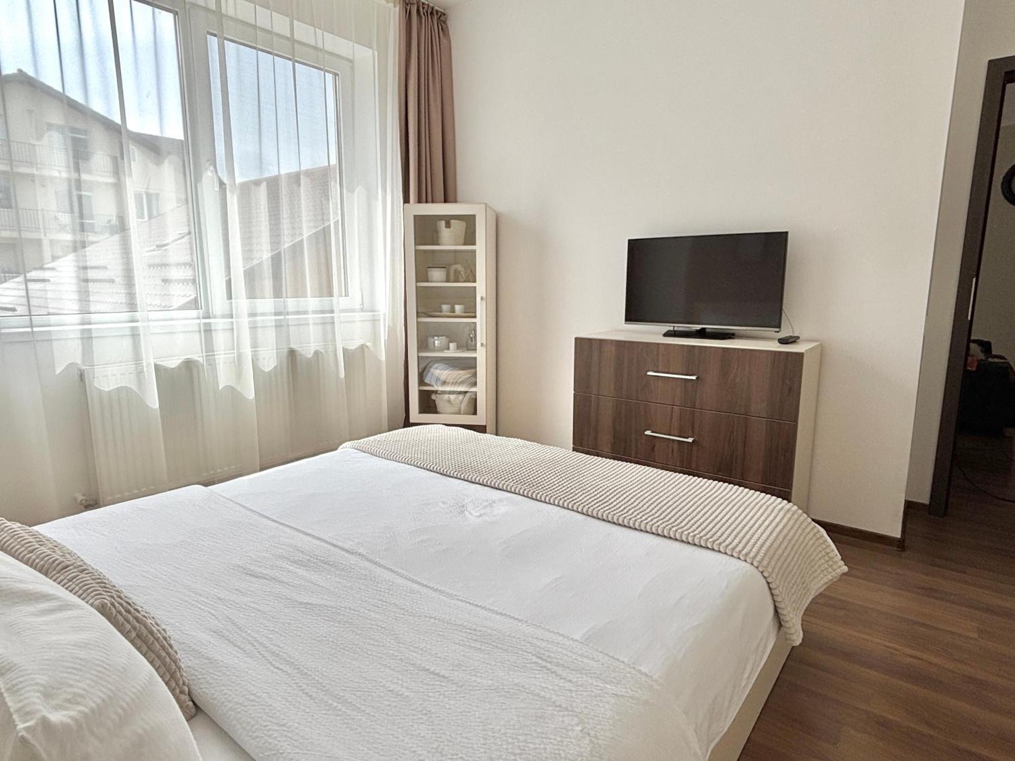 Wanderlust Home Cream, Rasnov Apt For 4, Wifi And Free Parking Exterior foto