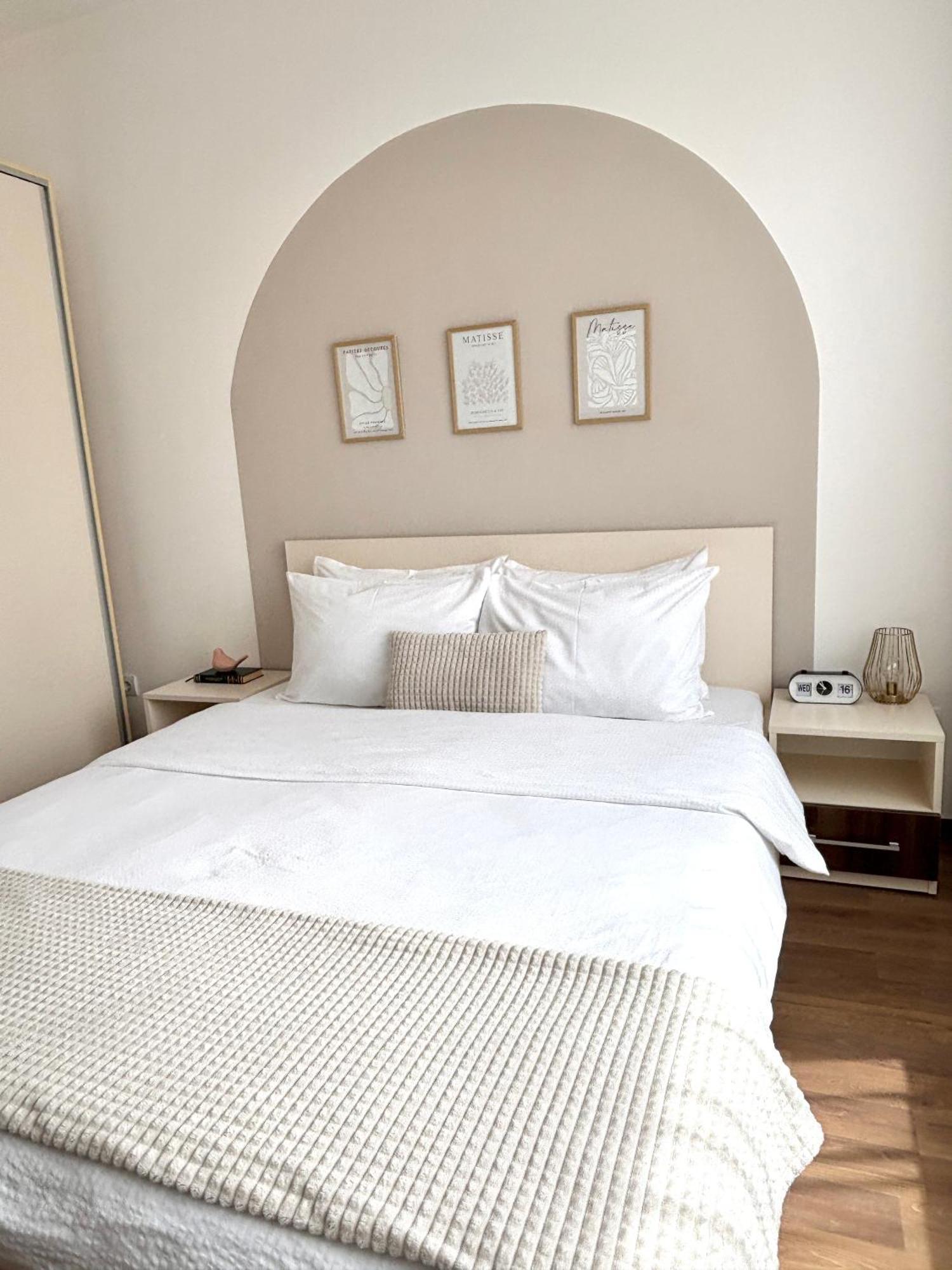 Wanderlust Home Cream, Rasnov Apt For 4, Wifi And Free Parking Exterior foto