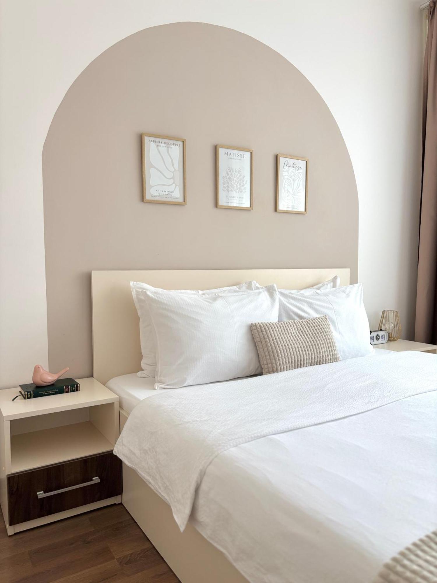 Wanderlust Home Cream, Rasnov Apt For 4, Wifi And Free Parking Exterior foto