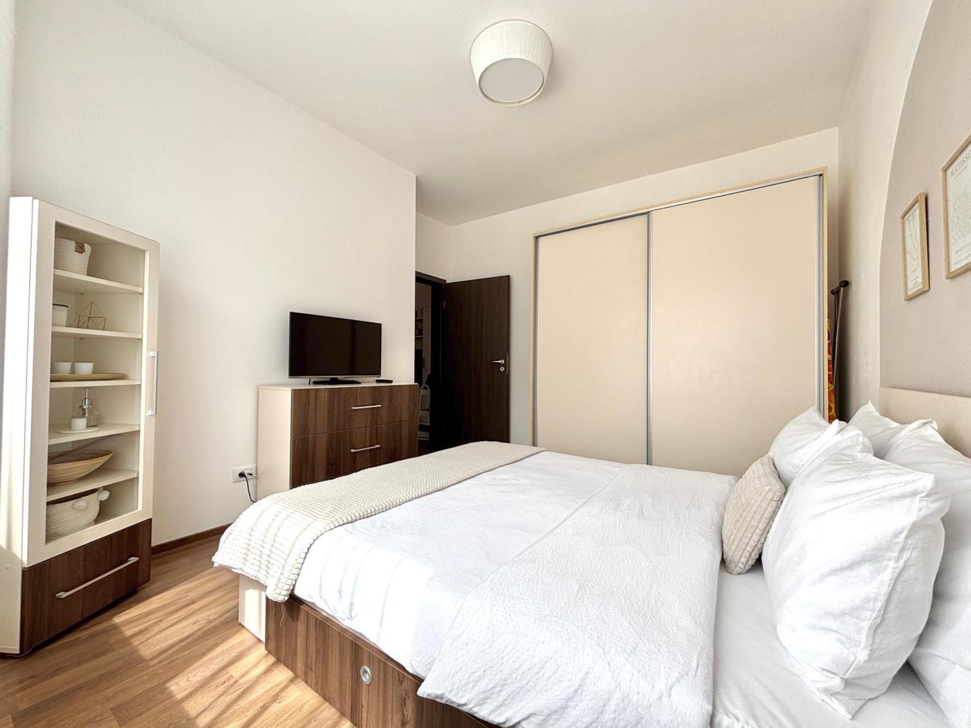 Wanderlust Home Cream, Rasnov Apt For 4, Wifi And Free Parking Exterior foto