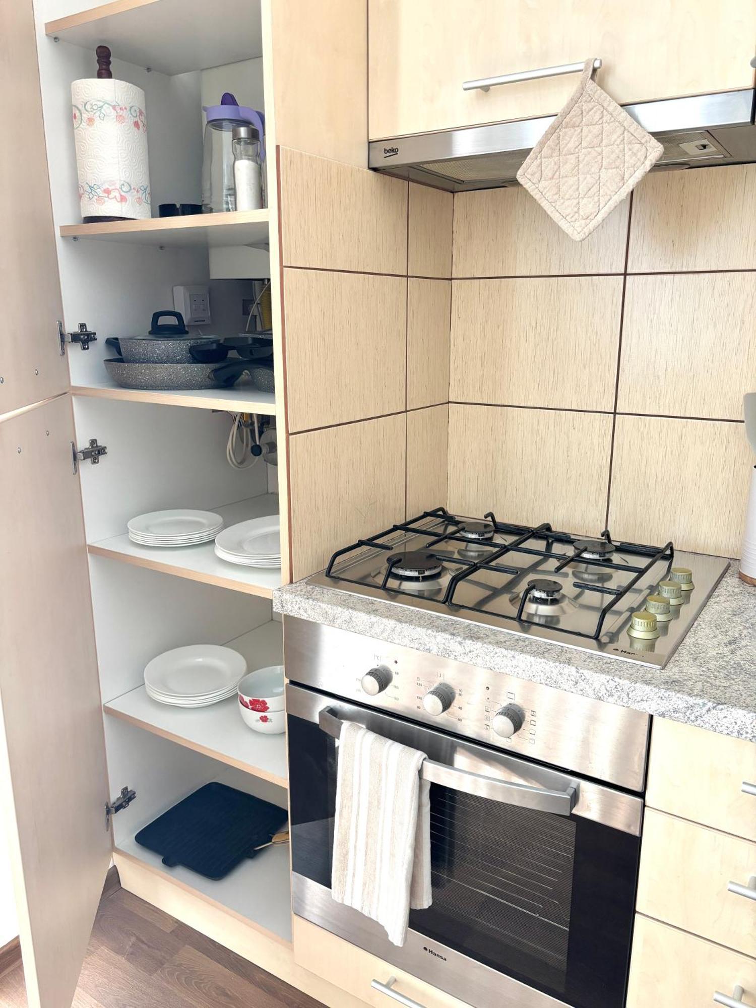 Wanderlust Home Cream, Rasnov Apt For 4, Wifi And Free Parking Exterior foto